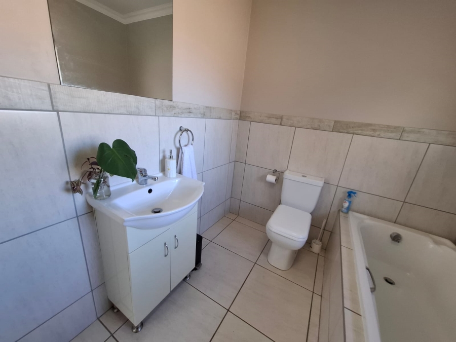 2 Bedroom Property for Sale in Heuwelsig Free State